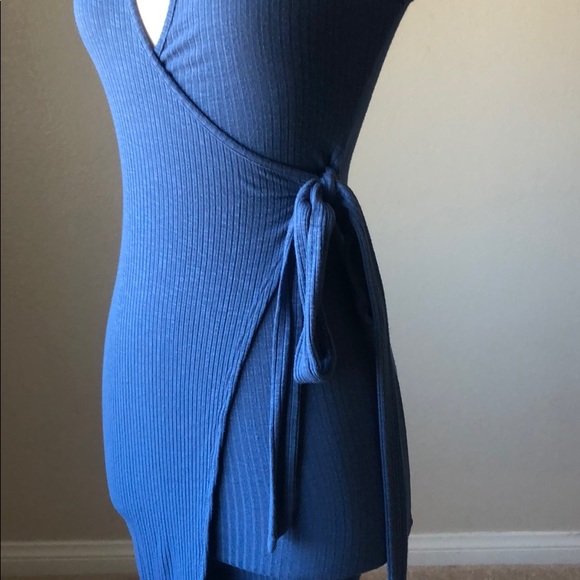 Women’s Dress - Picture 3 of 5